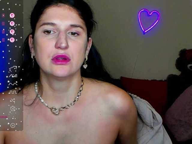 AliannaSoloKisses live cam on BongaCams