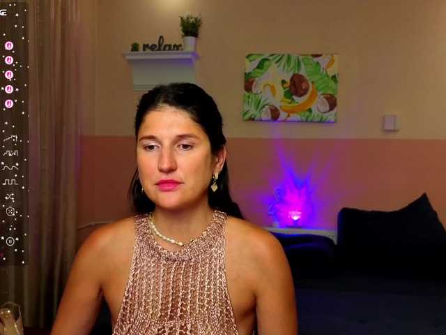 AliannaSoloKisses live webcam show
