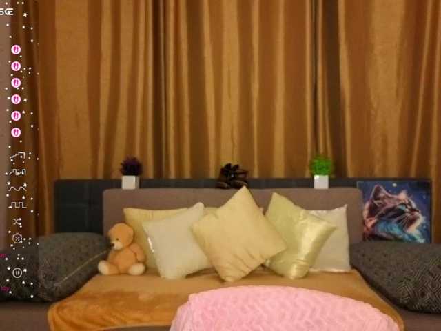 AliannaSoloKisses live cam on BongaCams