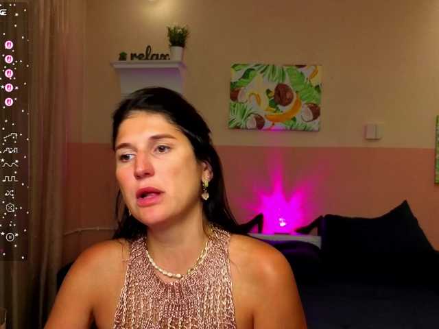 AliannaSoloKisses live webcam show