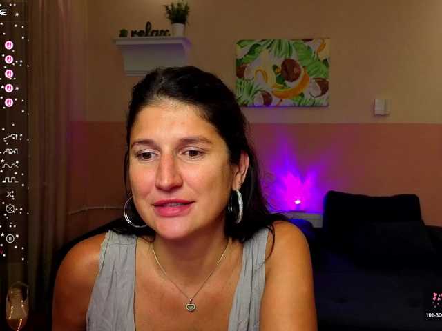 AliannaSoloKisses live cam on BongaCams