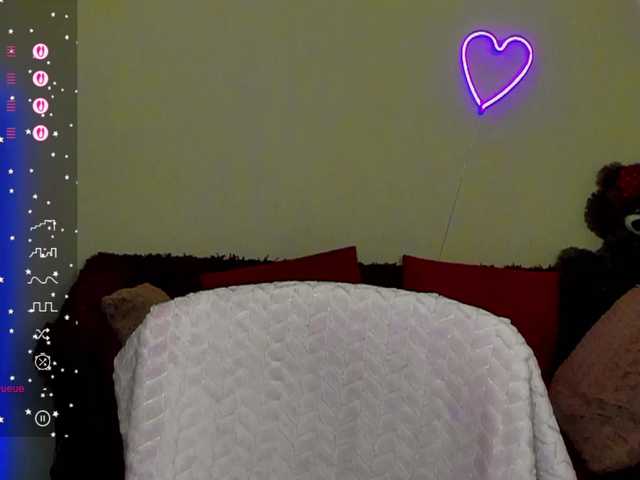 AliannaSoloKisses live cam on BongaCams