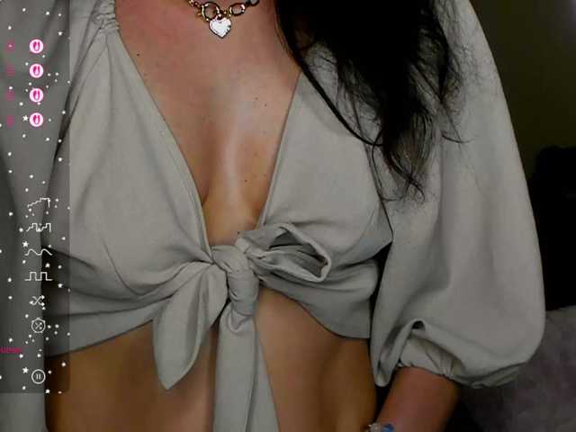 AliannaSoloKisses live cam on BongaCams