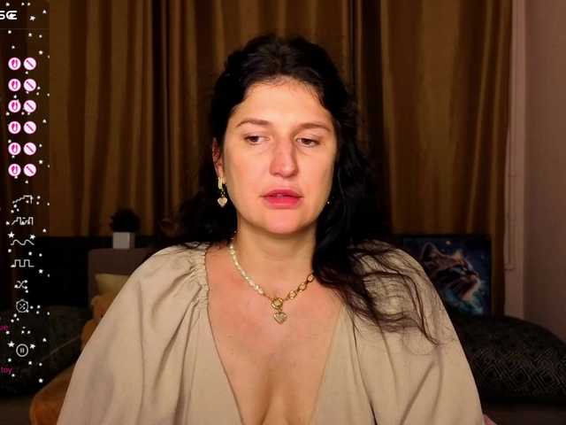 AliannaSoloKisses live cam on BongaCams