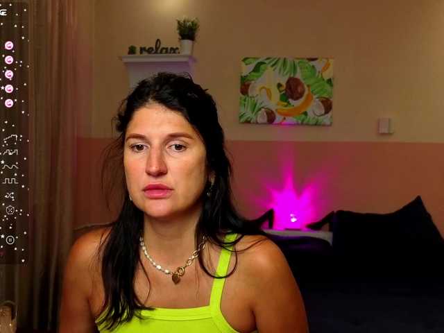 AliannaSoloKisses live webcam show