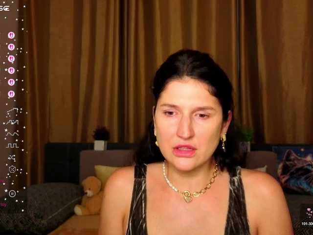 AliannaSoloKisses live cam on BongaCams