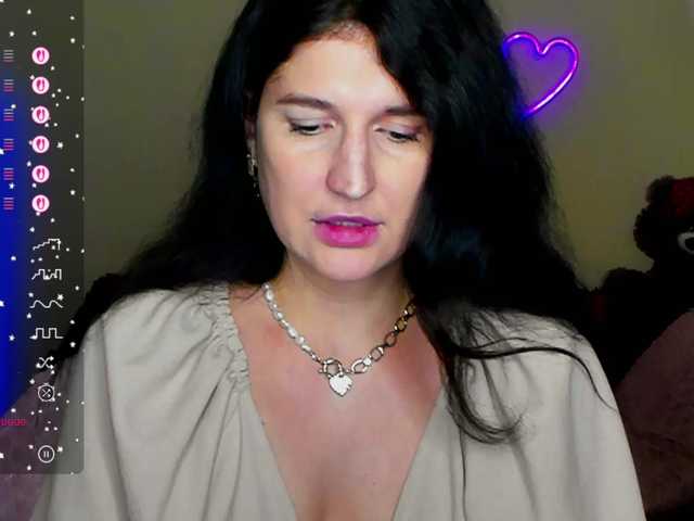 AliannaSoloKisses live cam on BongaCams