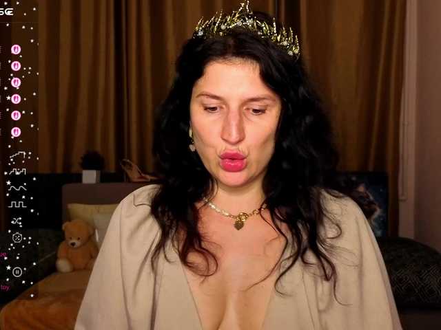 AliannaSoloKisses live cam on BongaCams