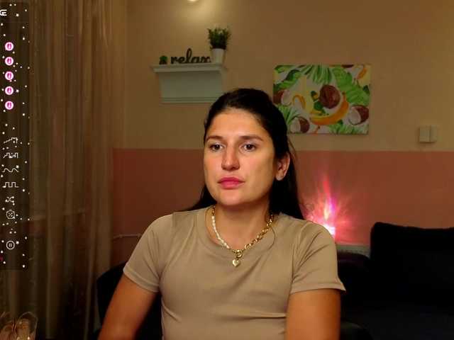 AliannaSoloKisses live cam on BongaCams