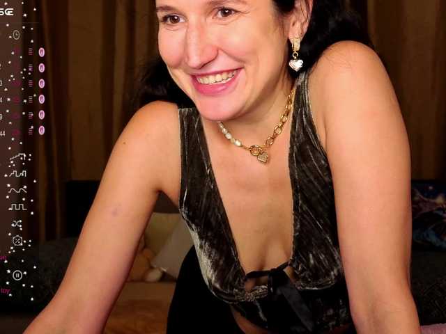 AliannaSoloKisses live cam on BongaCams