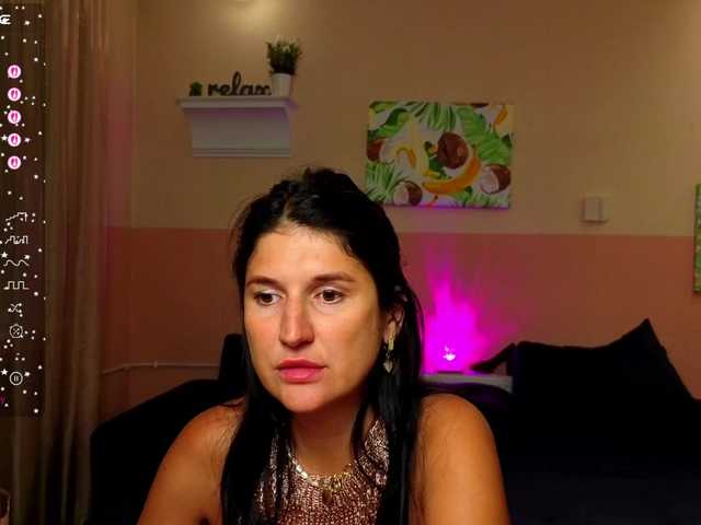 AliannaSoloKisses live webcam show