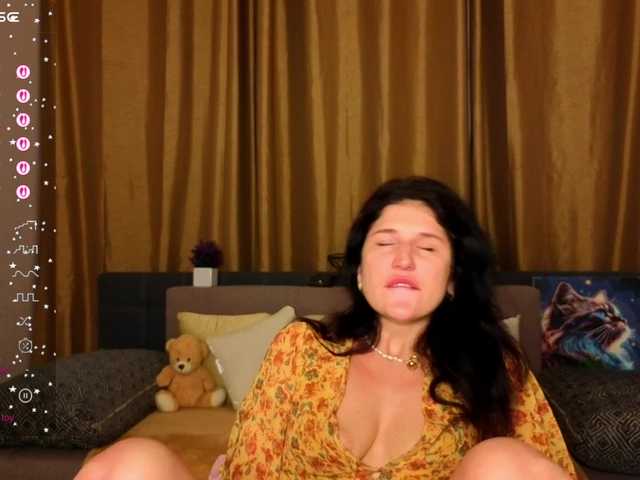 AliannaSoloKisses live cam on BongaCams