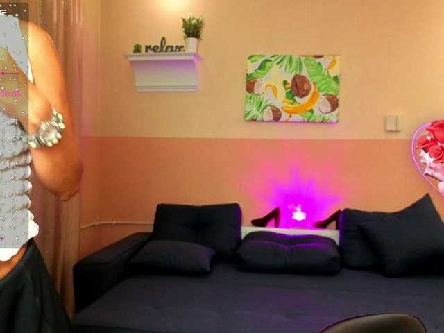 AliannaSoloKisses live cam on BongaCams