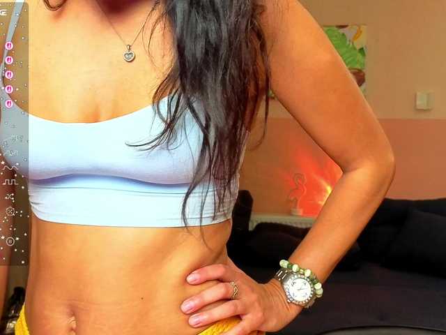 AliannaSoloKisses live cam on BongaCams
