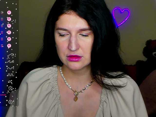 AliannaSoloKisses live cam on BongaCams
