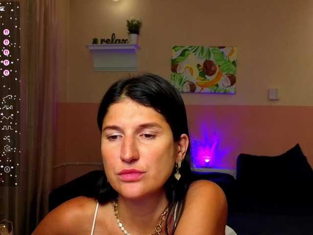 AliannaSoloKisses live webcam show