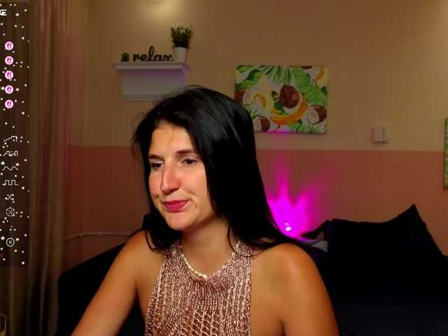 AliannaSoloKisses live webcam show
