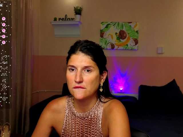 AliannaSoloKisses live webcam show