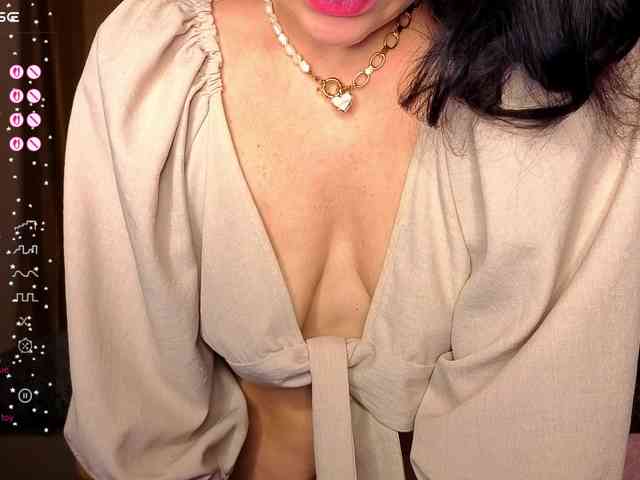 AliannaSoloKisses webcam