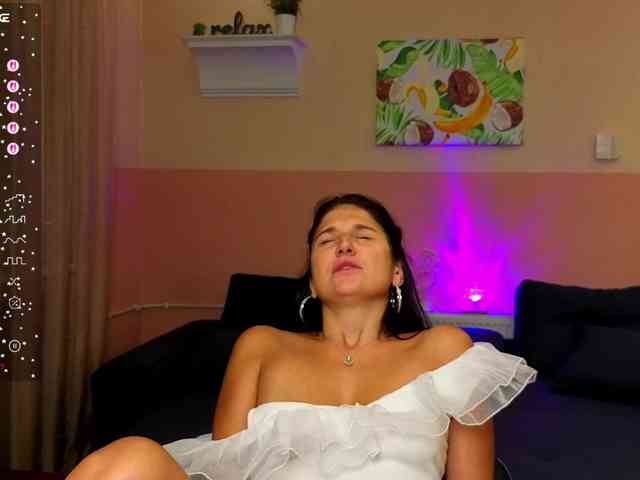 AliannaSoloKisses webcam