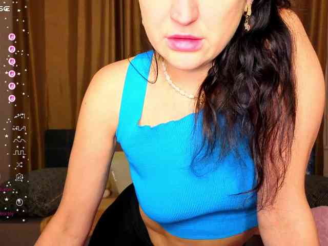 AliannaSoloKisses webcam