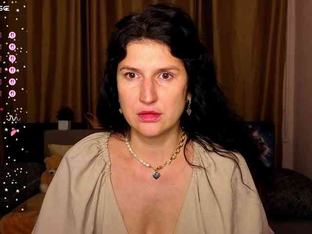 AliannaSoloKisses webcam