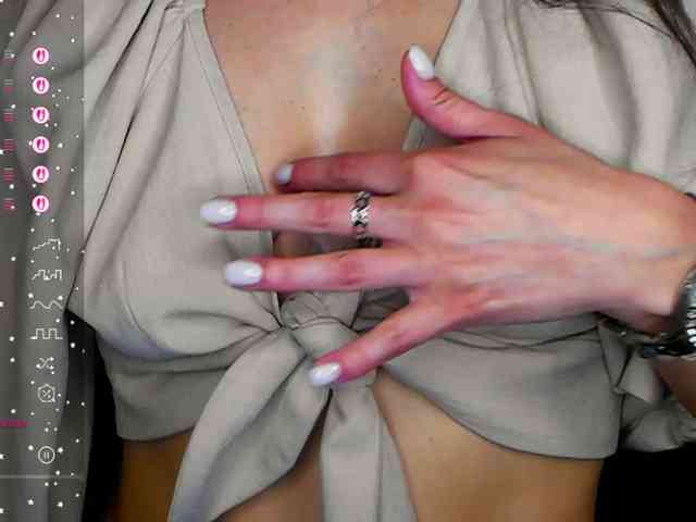 AliannaSoloKisses webcam