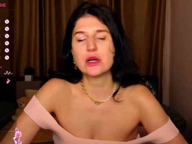 AliannaSoloKisses webcam