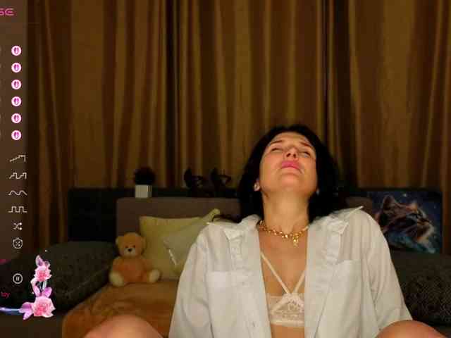 AliannaSoloKisses webcam