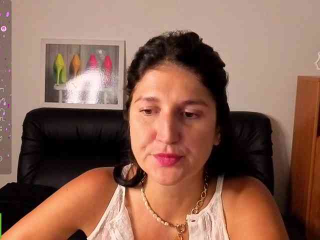 AliannaSoloKisse... Live Webcam on BongaCams