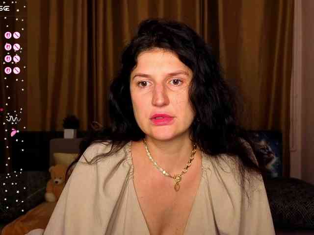 AliannaSoloKisses webcam