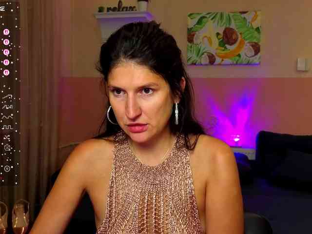 AliannaSoloKisses webcam