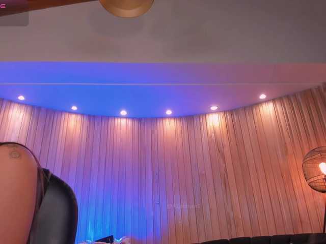 AllyJensen live cam on BongaCams
