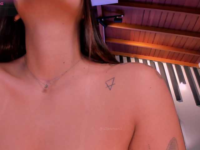AllyJensen live cam on BongaCams
