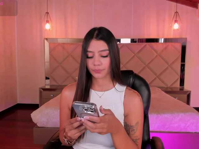 AllyJensen live cam on BongaCams