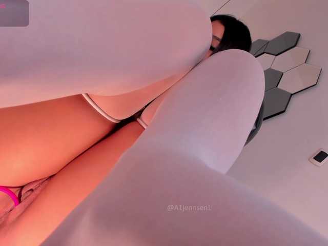 le modèle AllyJensen est en webcam porno dans un show sur le site bongacams, il possède les tags suivants: Latino/Hispanic,Brunette,Shaved