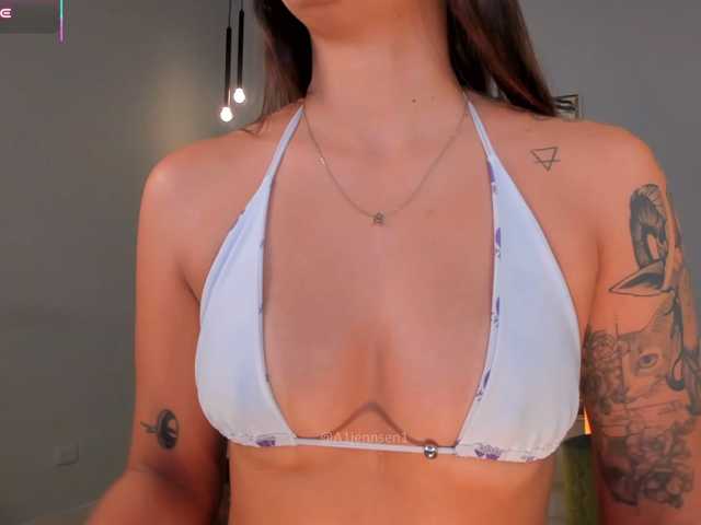 AllyJensen live cam on BongaCams