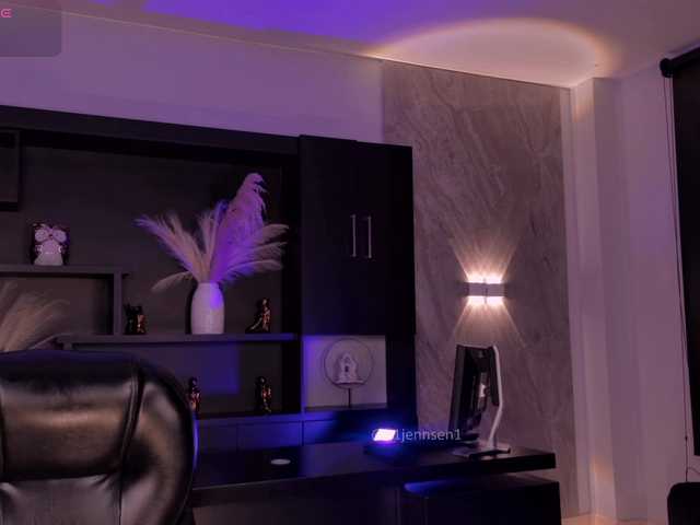 AllyJensen live cam on BongaCams