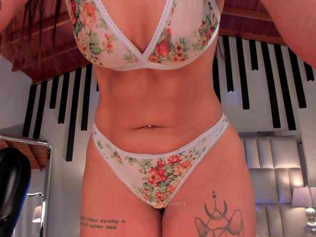 AllyJensen webcam