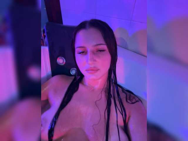 D-i-a-n-a live cam on BongaCams