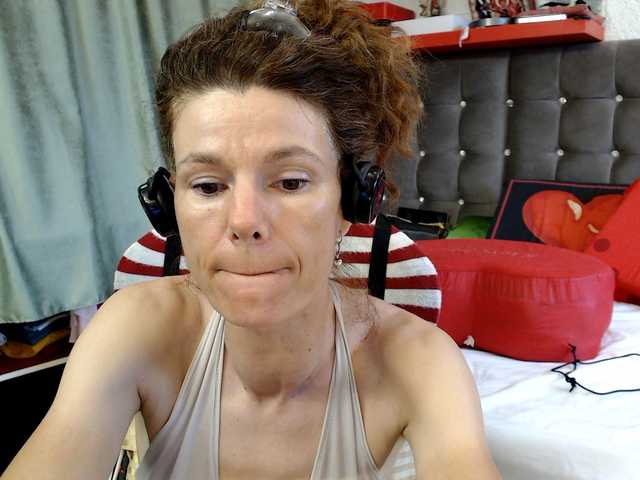 kellysurfing live cam on BongaCams