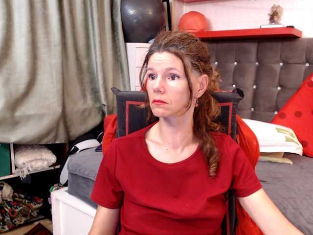 kellysurfing, live now on BongaCams