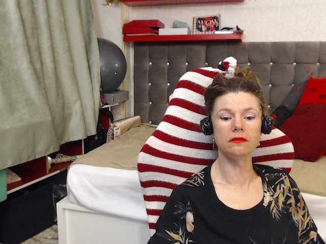 kellysurfing's BongaCams show and profile