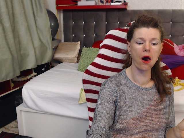 kellysurfing's BongaCams show and profile