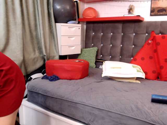 kellysurfing, live now on BongaCams