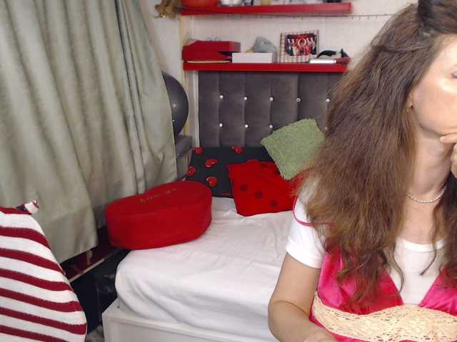 kellysurfing's BongaCams show and profile