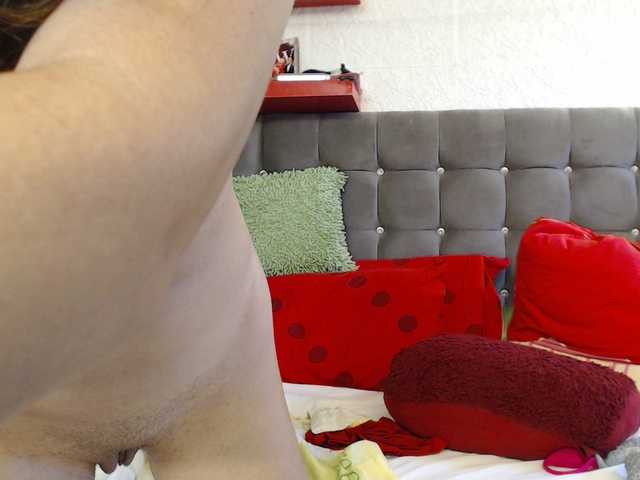 kellysurfing's BongaCams show and profile