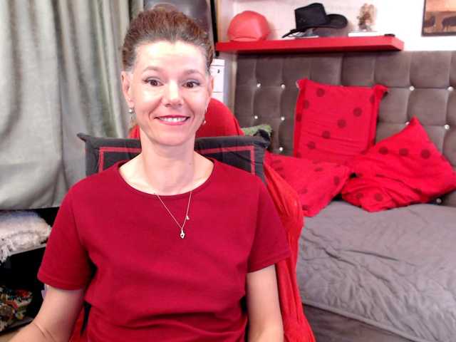 kellysurfing, en directo ahora en BongaCams