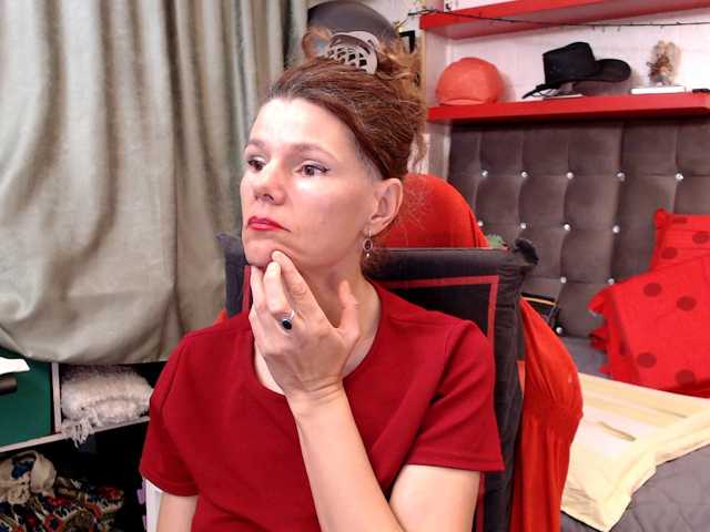 kellysurfing, en directo ahora en BongaCams