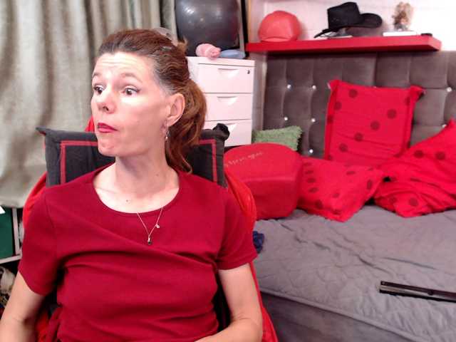 kellysurfing, live now on BongaCams